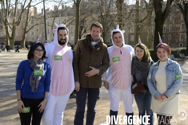 Yannick Jadot, candidat écologiste en visite à Grenoble