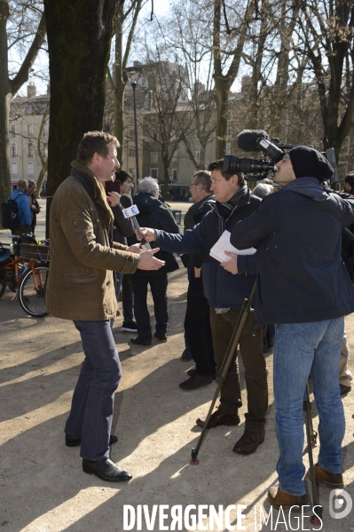 Yannick Jadot, candidat écologiste en visite à Grenoble