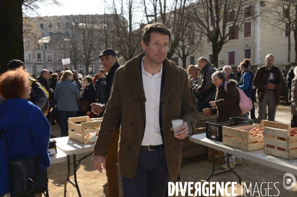 Yannick Jadot, candidat écologiste en visite à Grenoble