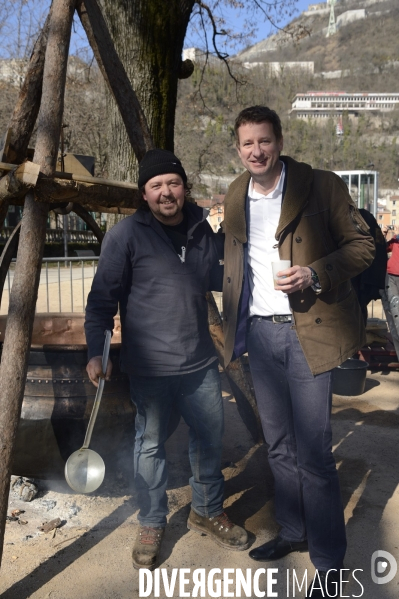 Yannick Jadot, candidat écologiste en visite à Grenoble