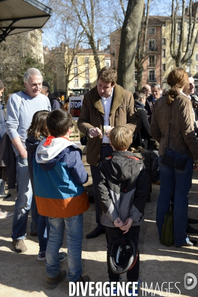 Yannick Jadot, candidat écologiste en visite à Grenoble