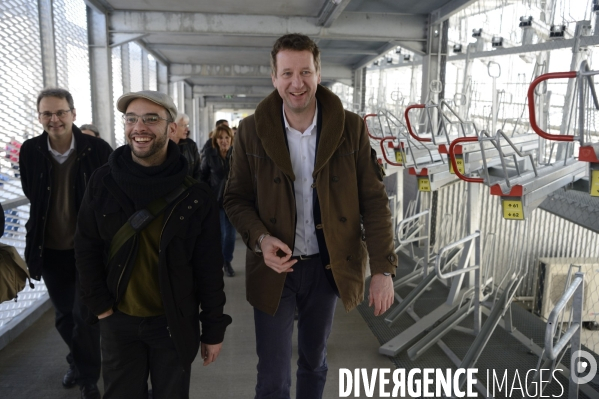 Yannick Jadot, candidat écologiste en visite à Grenoble