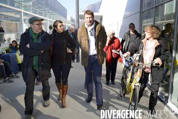 Yannick Jadot, candidat écologiste en visite à Grenoble