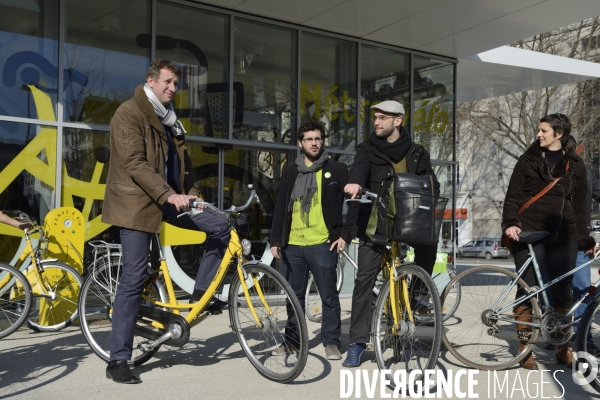 Yannick Jadot, candidat écologiste en visite à Grenoble