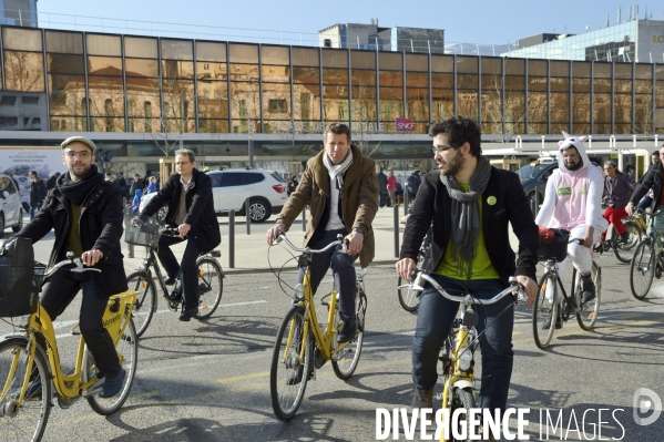 Yannick Jadot, candidat écologiste en visite à Grenoble