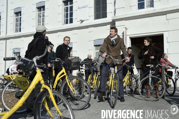 Yannick Jadot, candidat écologiste en visite à Grenoble