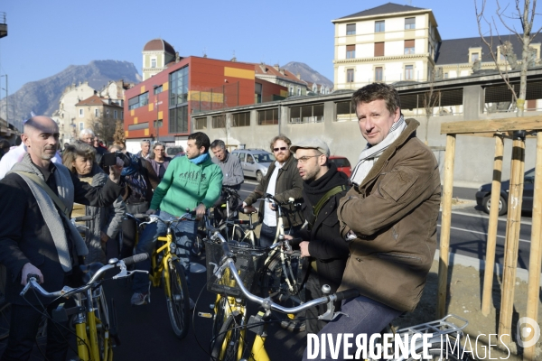 Yannick Jadot, candidat écologiste en visite à Grenoble