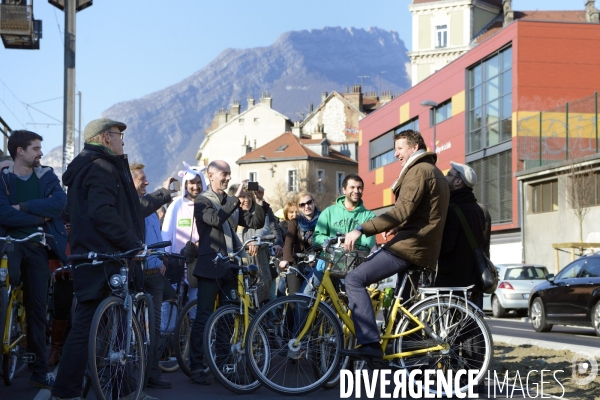 Yannick Jadot, candidat écologiste en visite à Grenoble