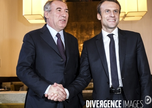 François Bayrou et Emmanuel Macron devant la presse pour sceller leur alliance