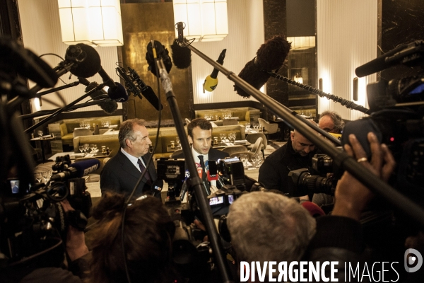 François Bayrou et Emmanuel Macron devant la presse pour sceller leur alliance