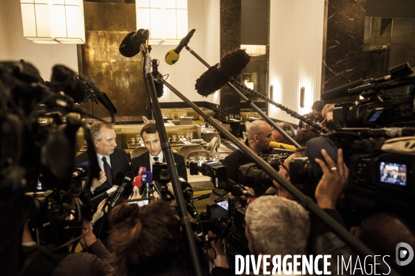 François Bayrou et Emmanuel Macron devant la presse pour sceller leur alliance