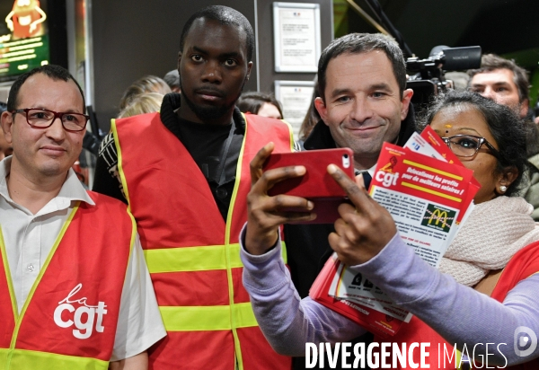Benoit Hamon rencontre des salaries de McDonald s