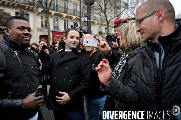 Benoit Hamon rencontre des salaries de McDonald s