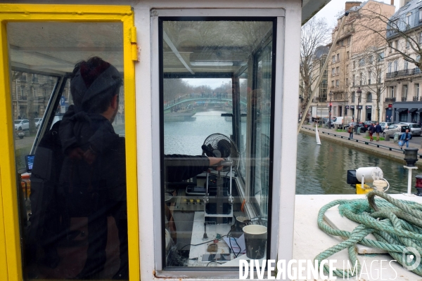 Illustration Fervrier2017.A bord d un bateau mouche sur le canal saint  martin
