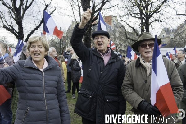 Les fillonistes dans la rue