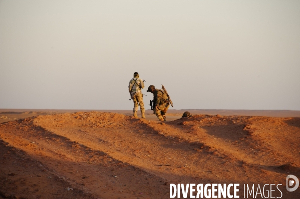 BARKHANE au Niger : Recherche des groupes armés terroristes avec les FAN.