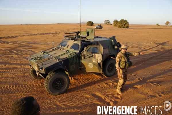 BARKHANE au Niger : Recherche des groupes armés terroristes avec les FAN.