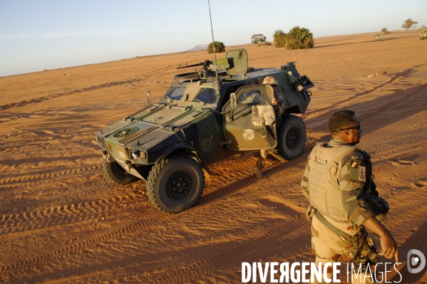 BARKHANE au Niger : Recherche des groupes armés terroristes avec les FAN.