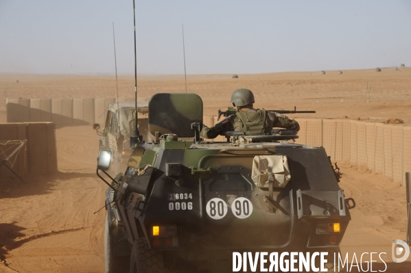 BARKHANE au Niger : Recherche des groupes armés terroristes avec les FAN.