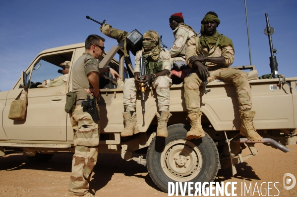 BARKHANE au Niger : Recherche des groupes armés terroristes avec les FAN.