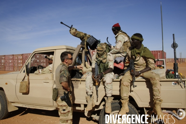 BARKHANE au Niger : Recherche des groupes armés terroristes avec les FAN.