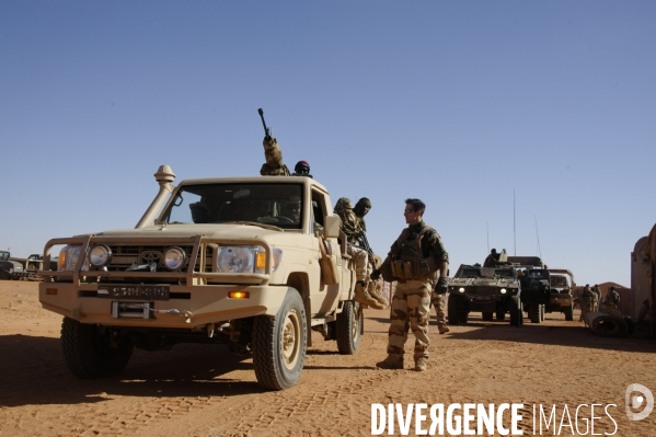 BARKHANE au Niger : Recherche des groupes armés terroristes avec les FAN.