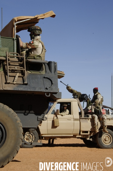 BARKHANE au Niger : Recherche des groupes armés terroristes avec les FAN.