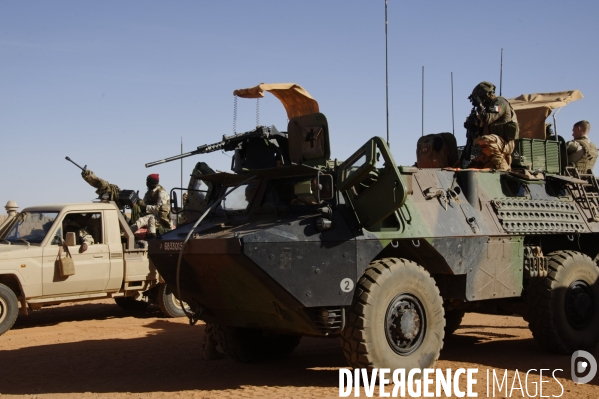 BARKHANE au Niger : Recherche des groupes armés terroristes avec les FAN.