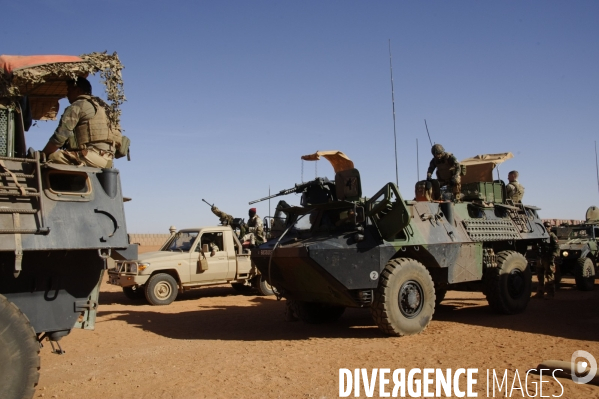 BARKHANE au Niger : Recherche des groupes armés terroristes avec les FAN.