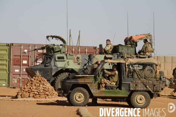 BARKHANE au Niger : Recherche des groupes armés terroristes avec les FAN.