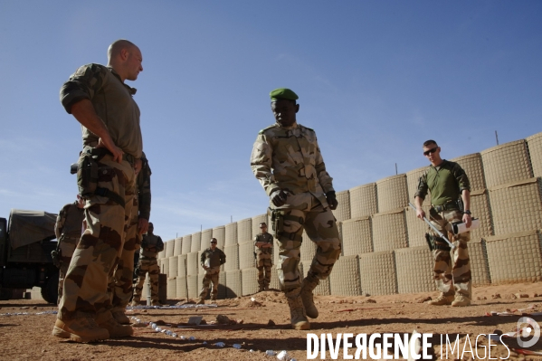 BARKHANE au Niger : Recherche des groupes armés terroristes avec les FAN.