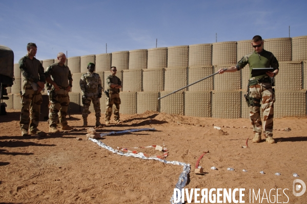 BARKHANE au Niger : Recherche des groupes armés terroristes avec les FAN.