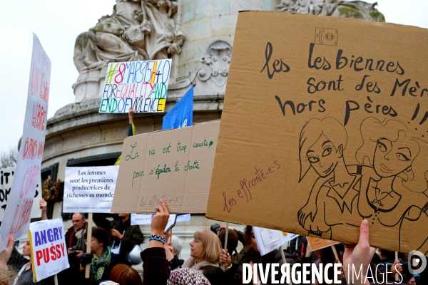 Le 8 mars journee internationale des femmes rassemblement place de la republique