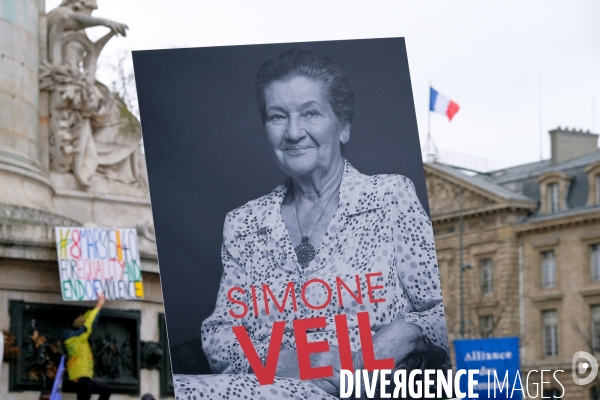 Le 8 mars journee internationale des femmes rassemblement place de la republique