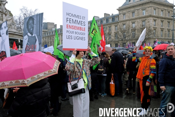 Le 8 mars journee internationale des femmes rassemblement place de la republique. C est aussi la fashion week !