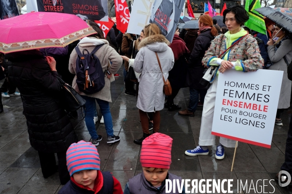 Le 8 mars journee internationale des femmes rassemblement place de la republique. C est aussi la fashion week !