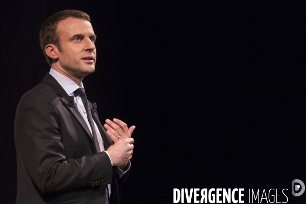 Emmanuel Macron au Théâtre Antoine pour la journée de la femme