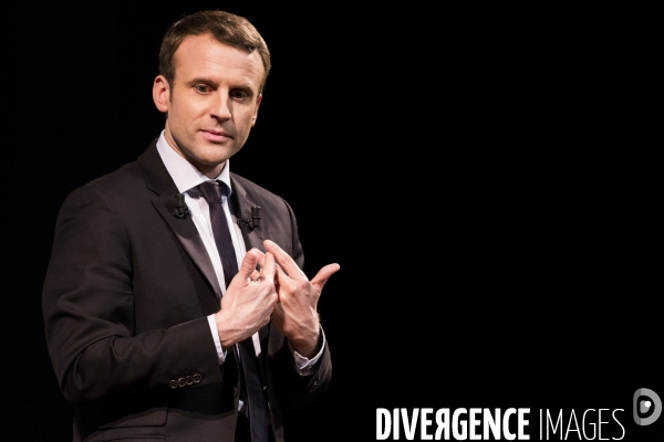 Emmanuel Macron au Théâtre Antoine pour la journée de la femme