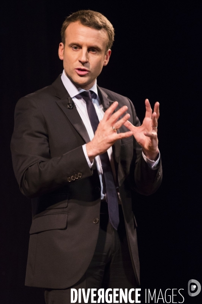 Emmanuel Macron au Théâtre Antoine pour la journée de la femme