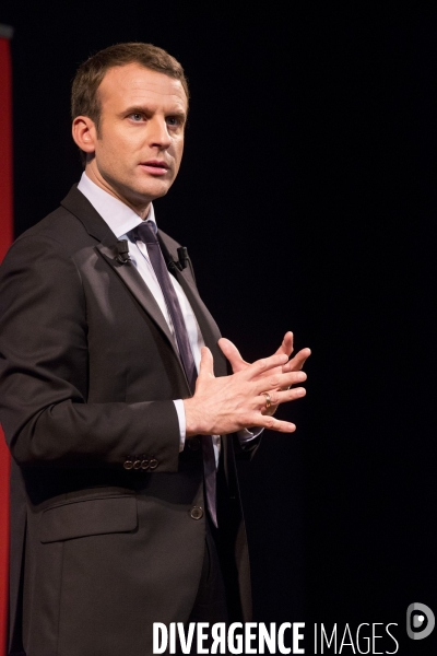 Emmanuel Macron au Théâtre Antoine pour la journée de la femme