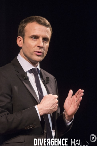 Emmanuel Macron au Théâtre Antoine pour la journée de la femme