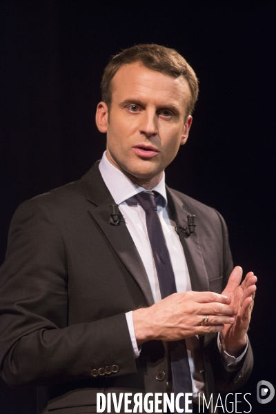 Emmanuel Macron au Théâtre Antoine pour la journée de la femme