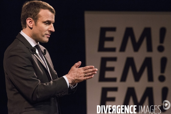 Emmanuel Macron au Théâtre Antoine pour la journée de la femme