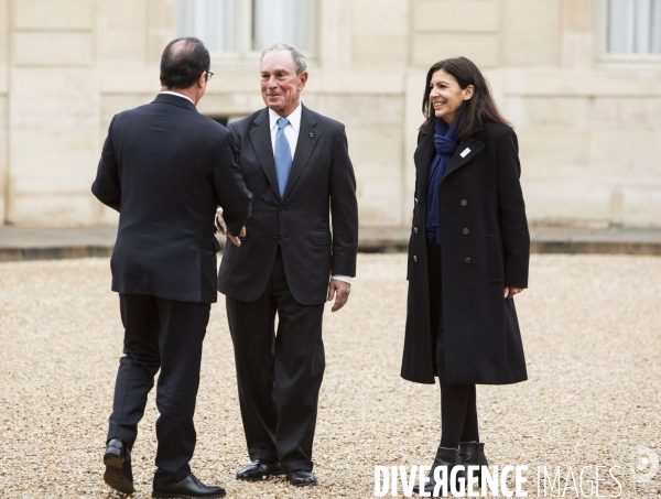 Michael BLOOMBERG, Envoyé Spécial des Nations-Unies pour les Villes et le Climat reçu à l Elysée par François HOLLANDE avec Anne Hidalgo, Maire de Paris et Présidente du C40, et Ségolène Royal, ministre de l environnement