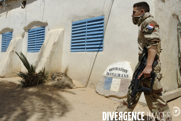 Opération BARKHANE : Base opérationnelle avancée de FAYA-LARGEAU (Tchad)