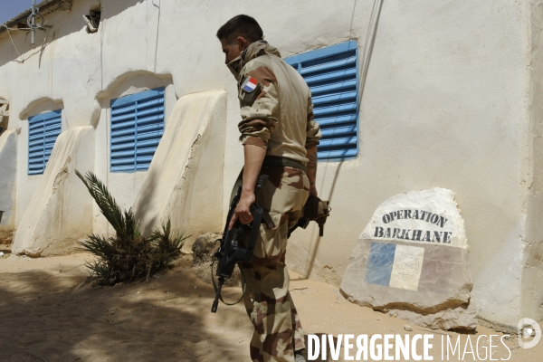 Opération BARKHANE : Base opérationnelle avancée de FAYA-LARGEAU (Tchad)