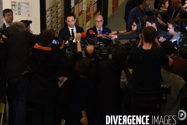 Bernard Cazeneuve au QG de Benoît Hamon