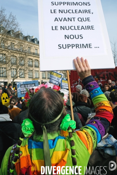 Manifestation a l occasion du 6 eme anniversaire de Fukushima place de la Republique