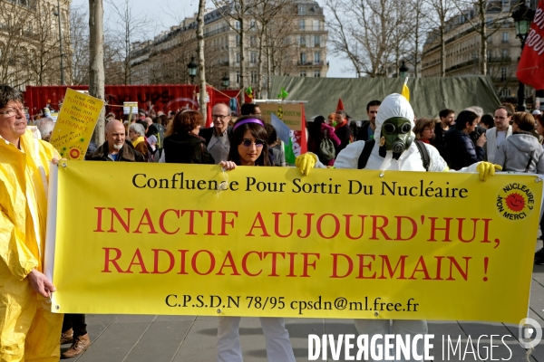 Manifestation a l occasion du 6 eme anniversaire de Fukushima place de la Republique