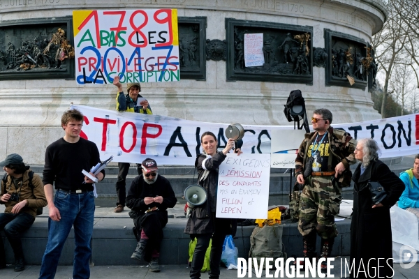 Manifestation contre la corruption en politique place de la republique